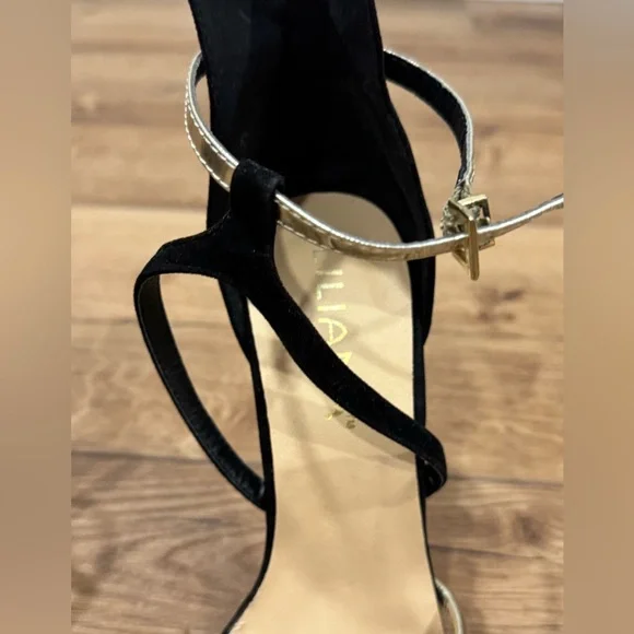 Elegant Black and Gold Women's Heels - Picture 5 of 6